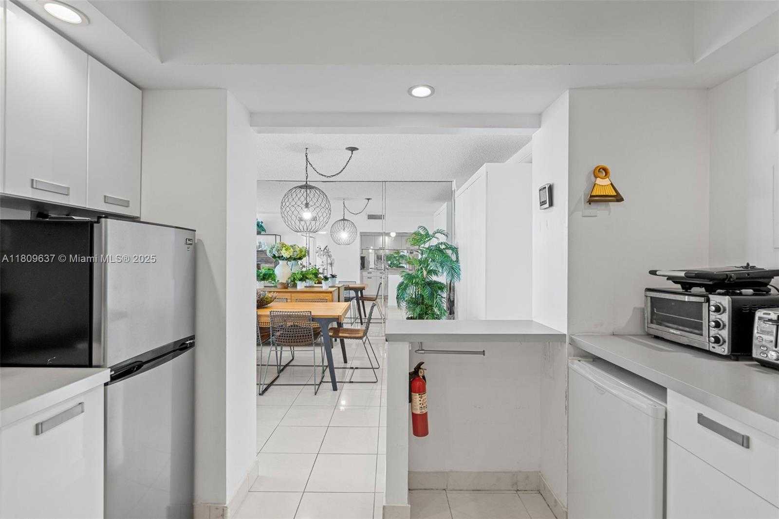 Small Image of 300 BAYVIEW DR #1710, Sunny Isles Beach Number 10