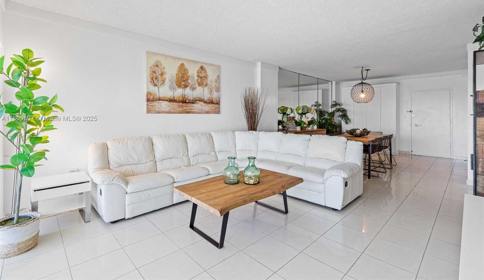 Small Image of 300 BAYVIEW DR #1710, Sunny Isles Beach Number 13