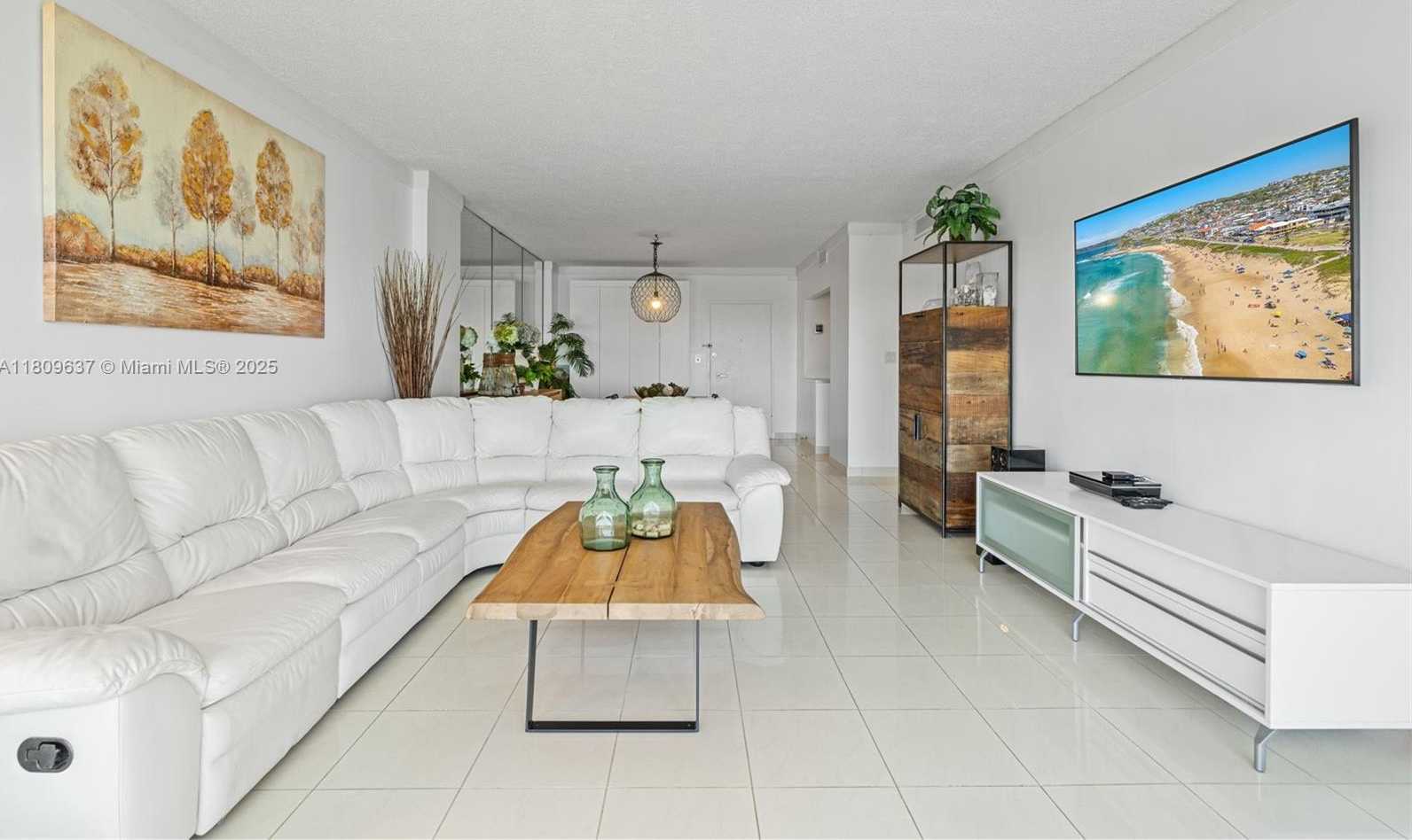Small Image of 300 BAYVIEW DR #1710, Sunny Isles Beach Number 14