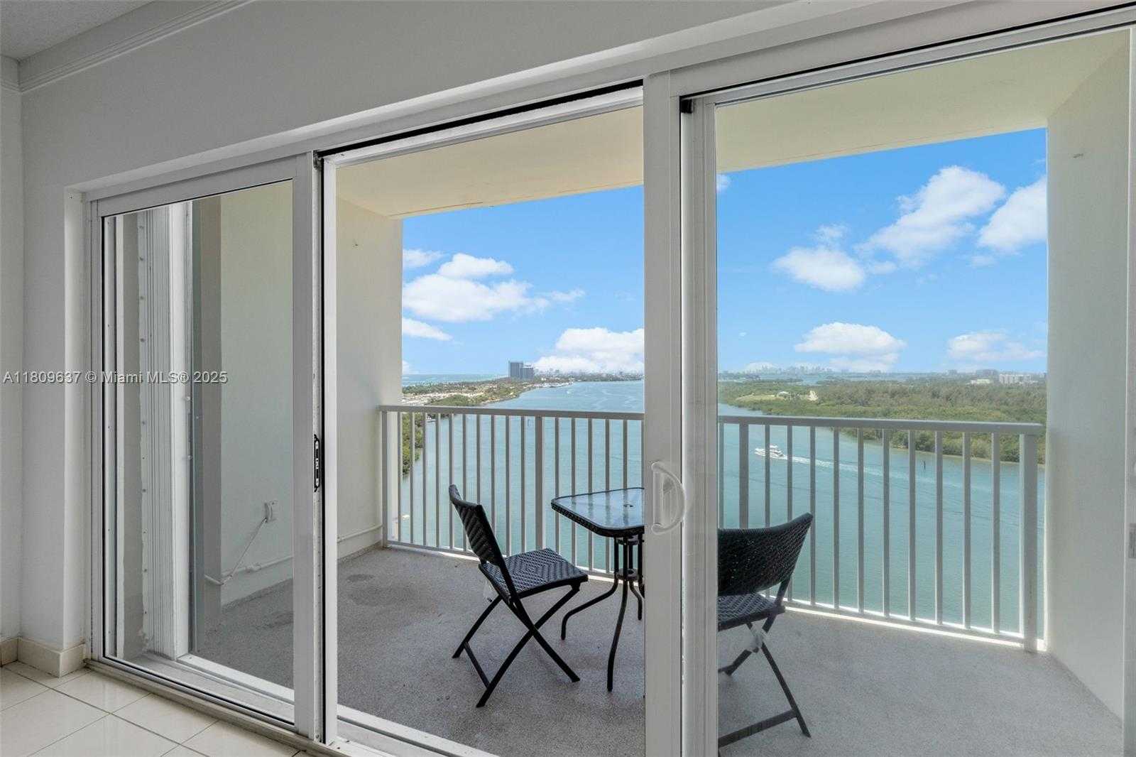 Small Image of 300 BAYVIEW DR #1710, Sunny Isles Beach Number 15