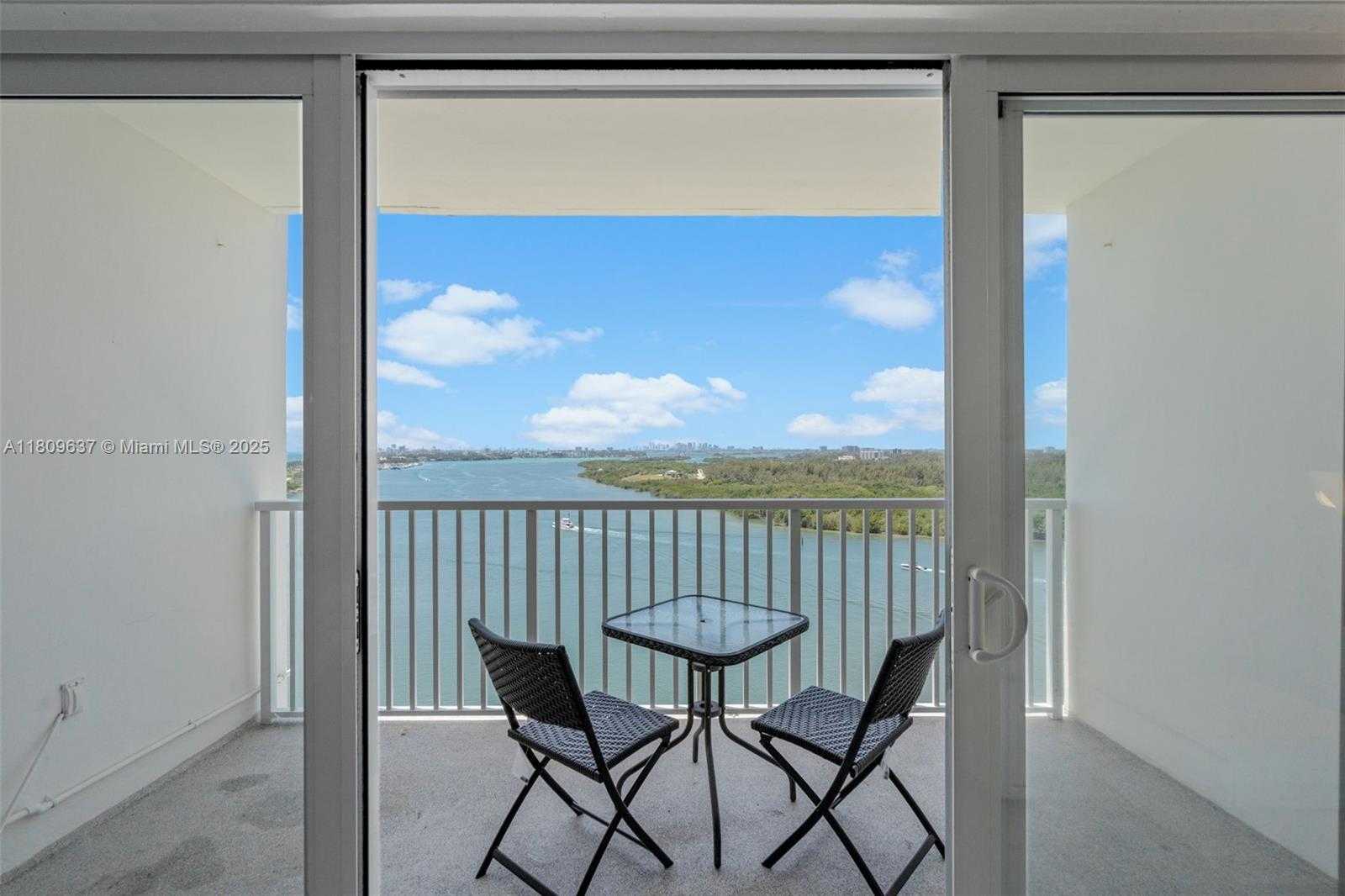 Small Image of 300 BAYVIEW DR #1710, Sunny Isles Beach Number 16