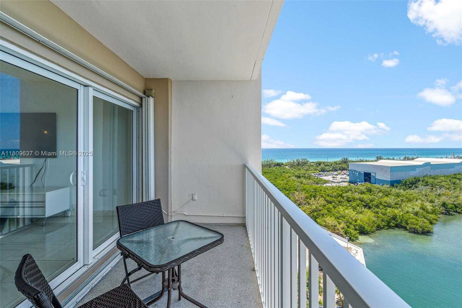 Small Image of 300 BAYVIEW DR #1710, Sunny Isles Beach Number 18