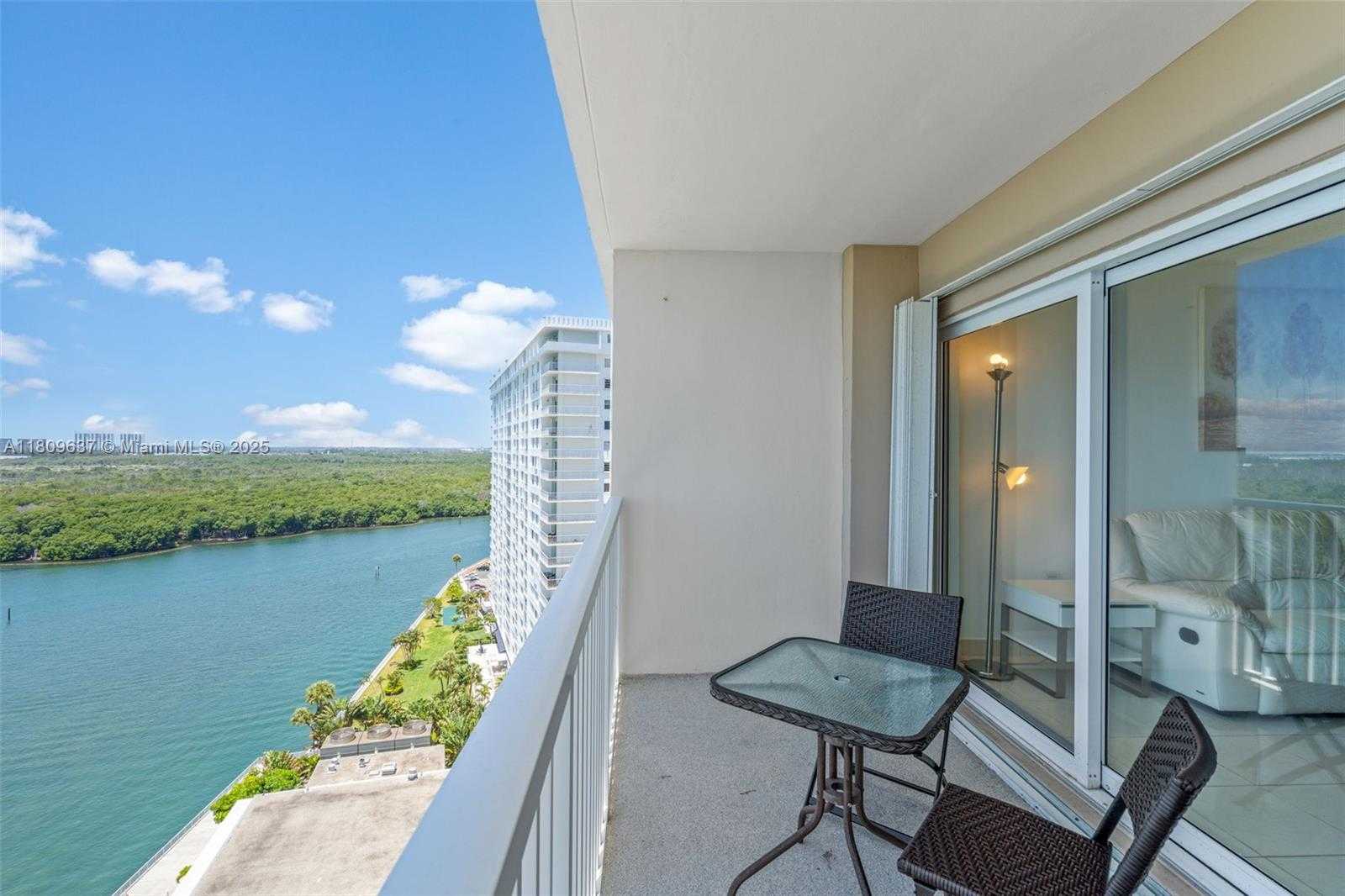 Small Image of 300 BAYVIEW DR #1710, Sunny Isles Beach Number 19