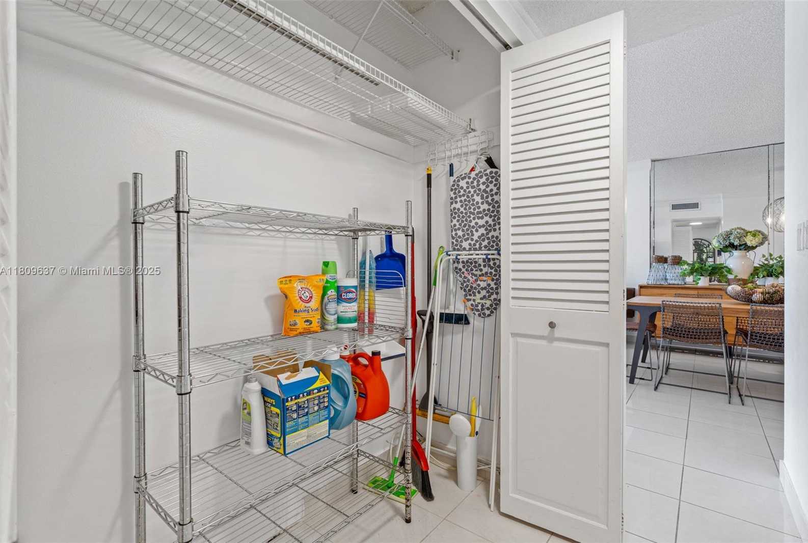 Small Image of 300 BAYVIEW DR #1710, Sunny Isles Beach Number 23
