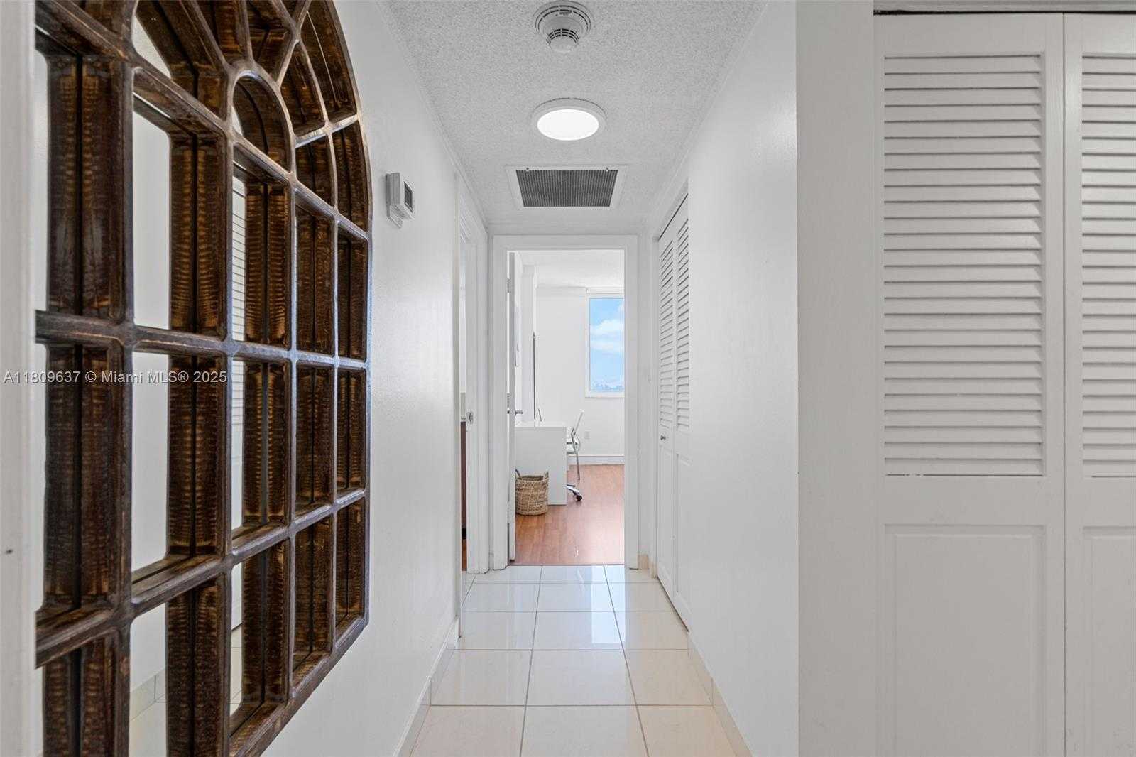 Small Image of 300 BAYVIEW DR #1710, Sunny Isles Beach Number 24