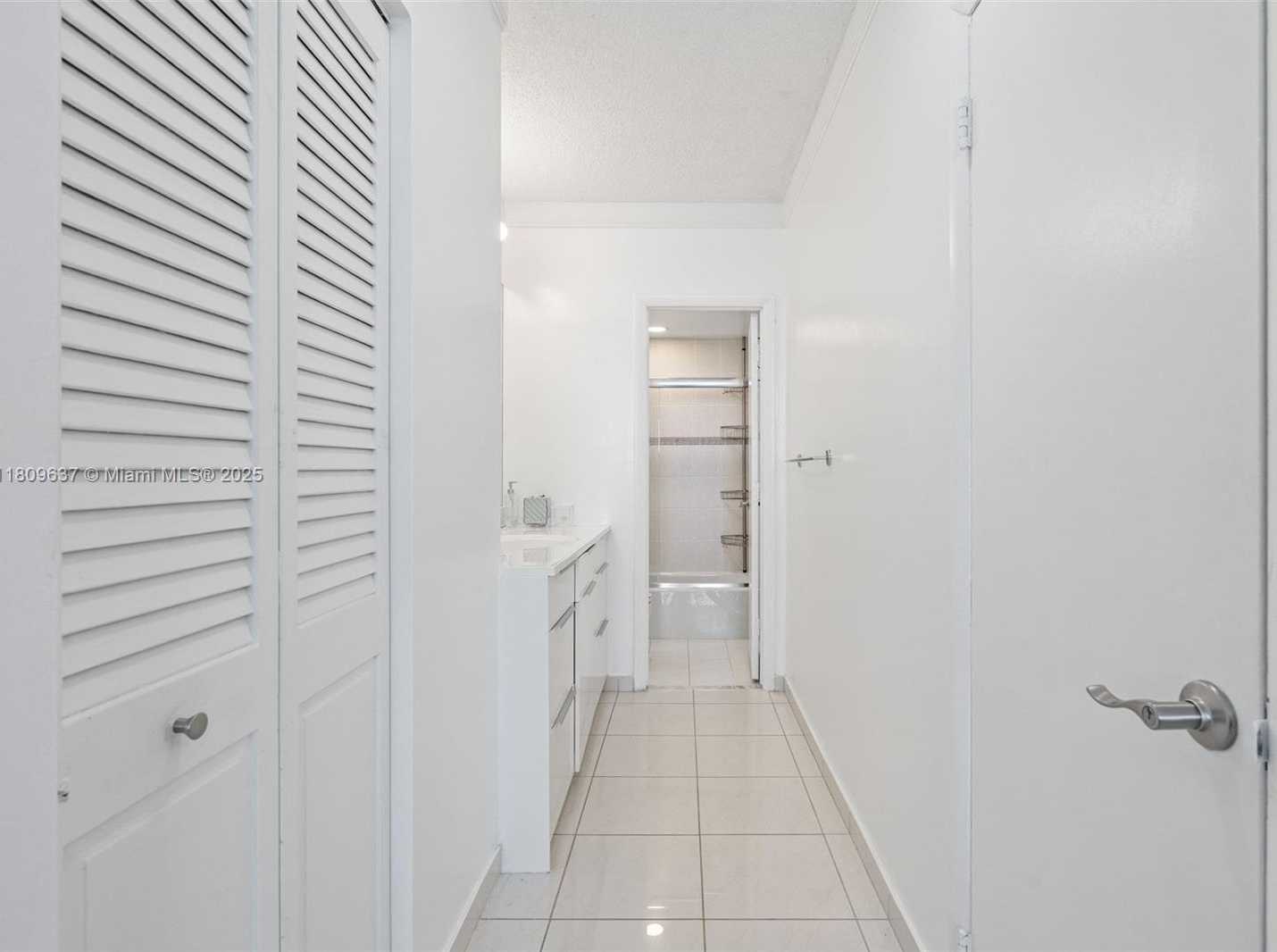 Small Image of 300 BAYVIEW DR #1710, Sunny Isles Beach Number 28