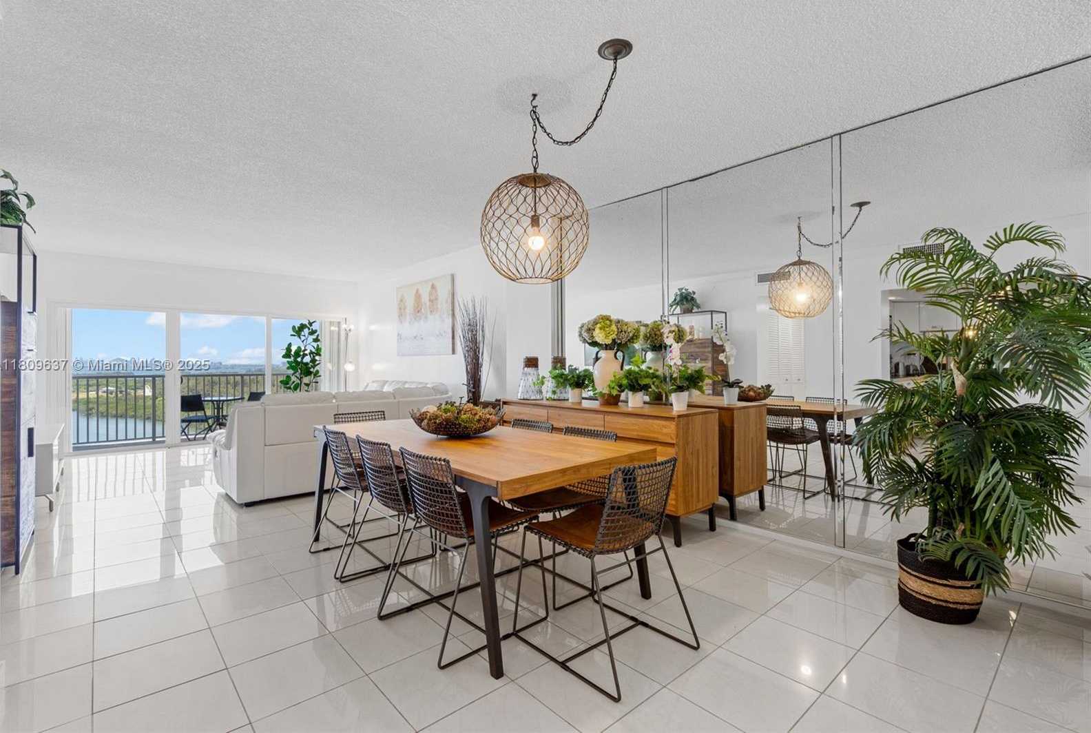 Small Image of 300 BAYVIEW DR #1710, Sunny Isles Beach Number 3