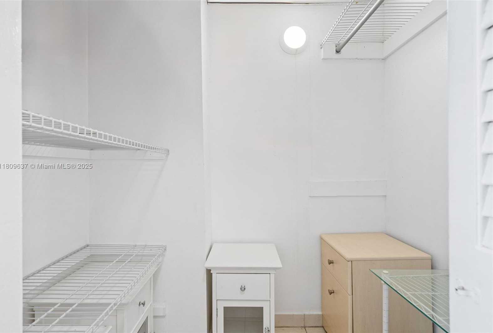 Small Image of 300 BAYVIEW DR #1710, Sunny Isles Beach Number 31
