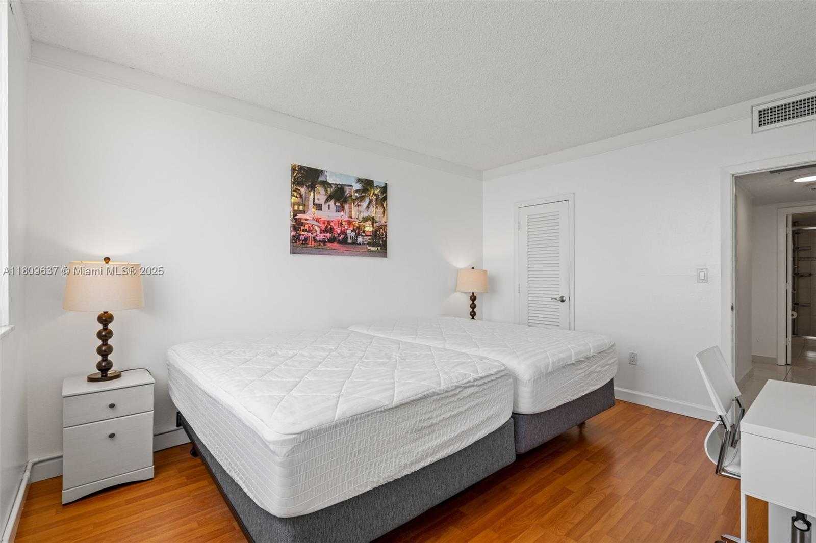 Small Image of 300 BAYVIEW DR #1710, Sunny Isles Beach Number 33