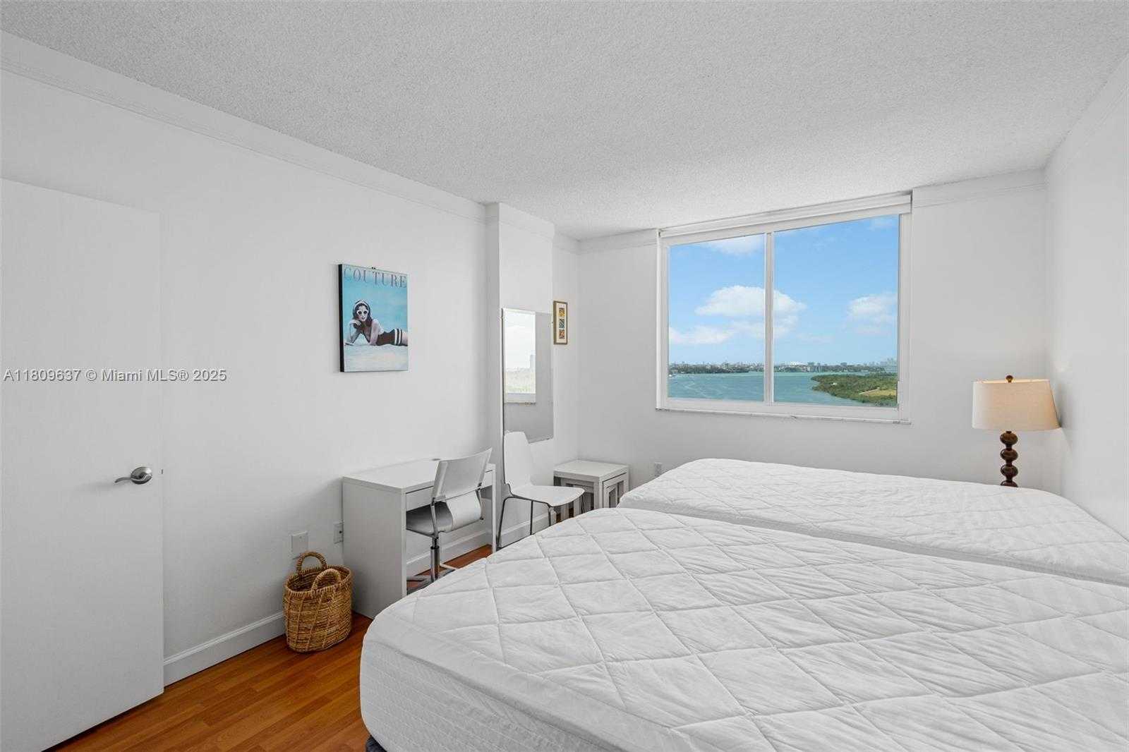 Small Image of 300 BAYVIEW DR #1710, Sunny Isles Beach Number 34
