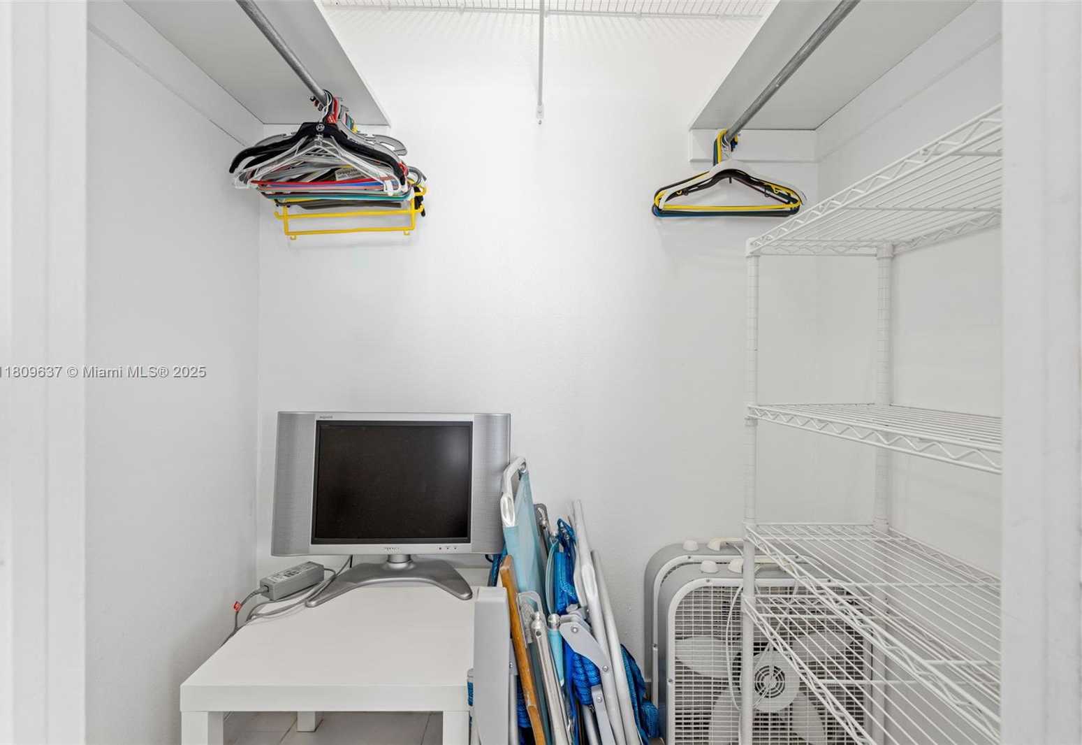Small Image of 300 BAYVIEW DR #1710, Sunny Isles Beach Number 35