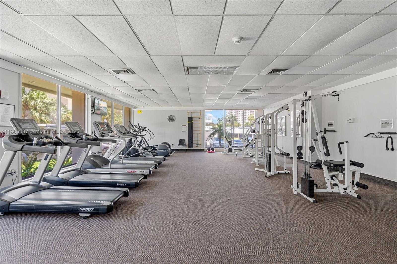 Small Image of 300 BAYVIEW DR #1710, Sunny Isles Beach Number 39
