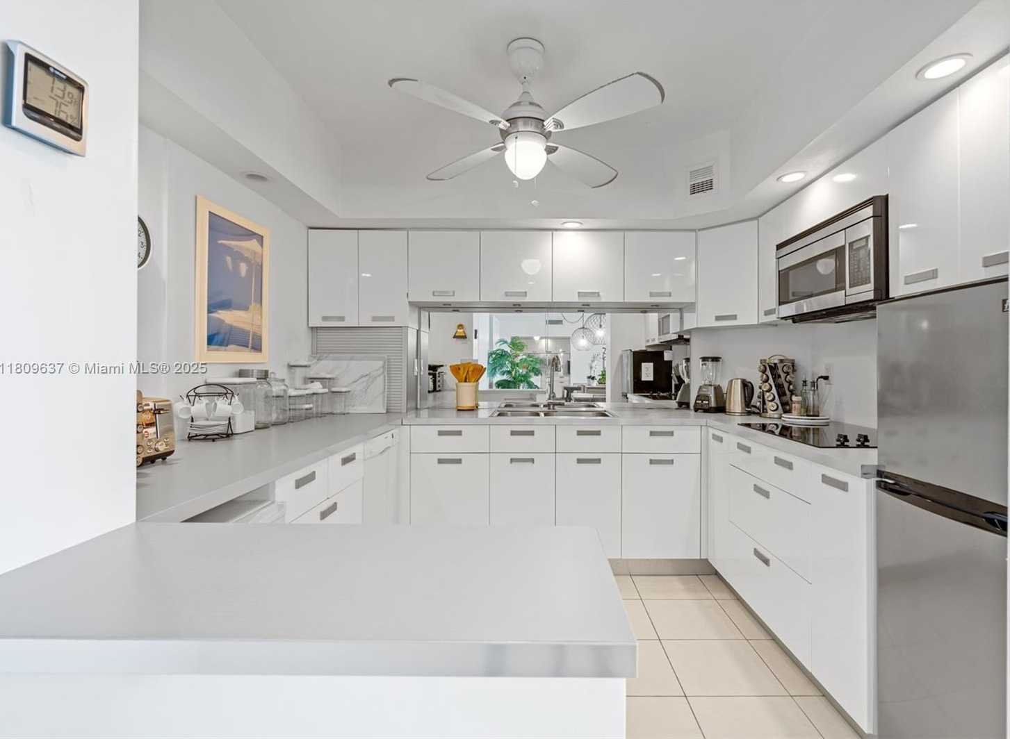 Small Image of 300 BAYVIEW DR #1710, Sunny Isles Beach Number 6