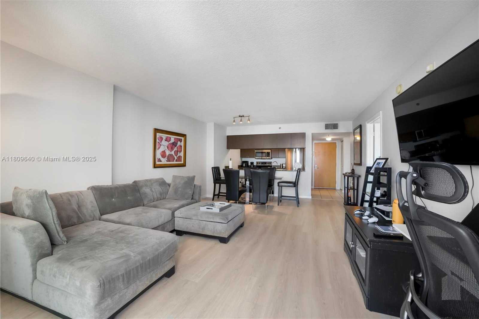 Small Image of 1200 BRICKELL BAY DR #4121, Miami Number 11