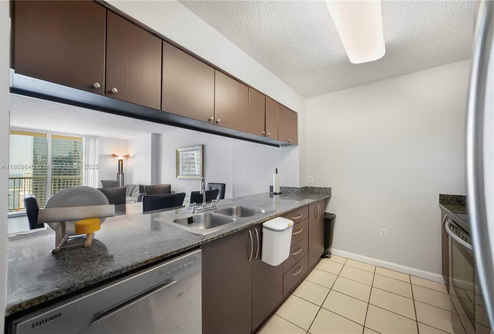 Small Image of 1200 BRICKELL BAY DR #4121, Miami Number 3