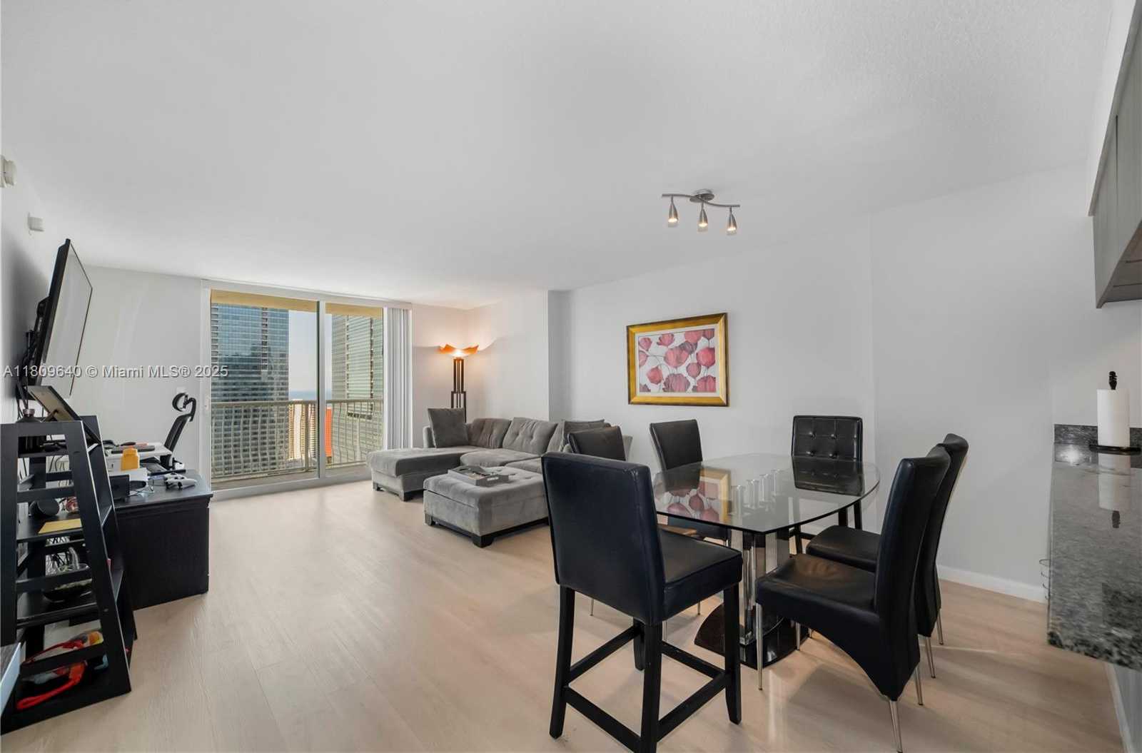 Small Image of 1200 BRICKELL BAY DR #4121, Miami Number 4
