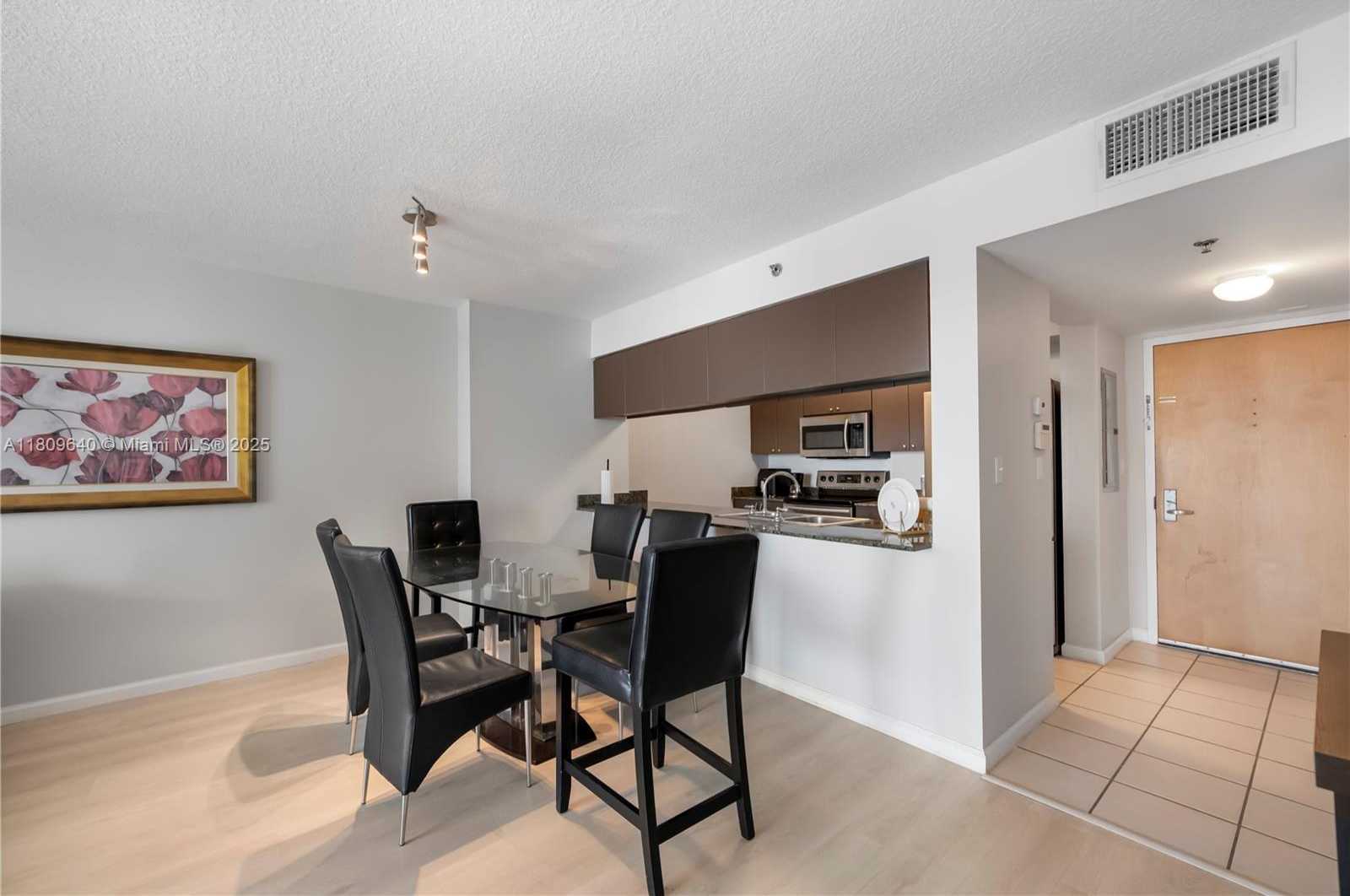 Small Image of 1200 BRICKELL BAY DR #4121, Miami Number 5