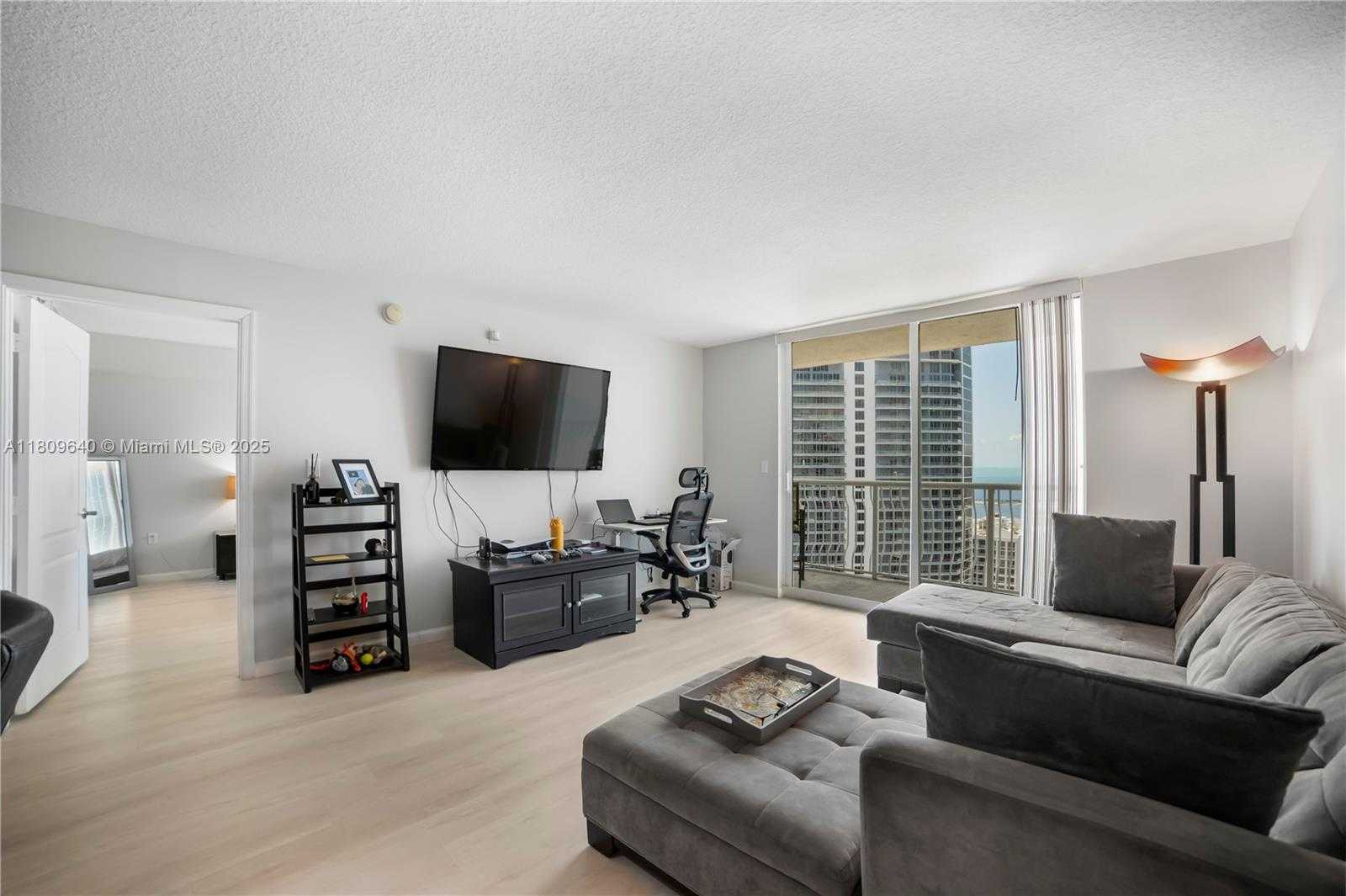 Small Image of 1200 BRICKELL BAY DR #4121, Miami Number 6