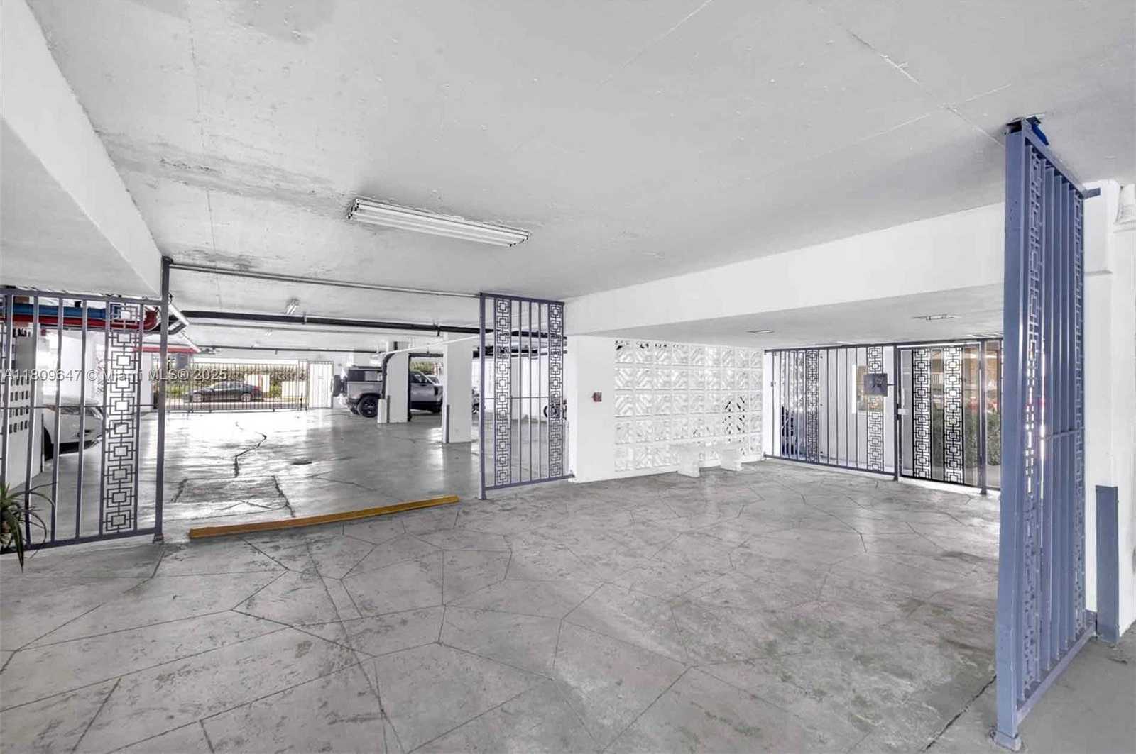 Small Image of 1340 LINCOLN RD #605, Miami Beach Number 24
