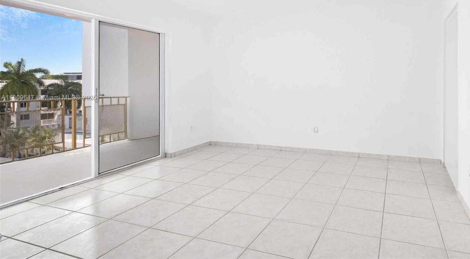 Small Image of 1340 LINCOLN RD #605, Miami Beach Number 4