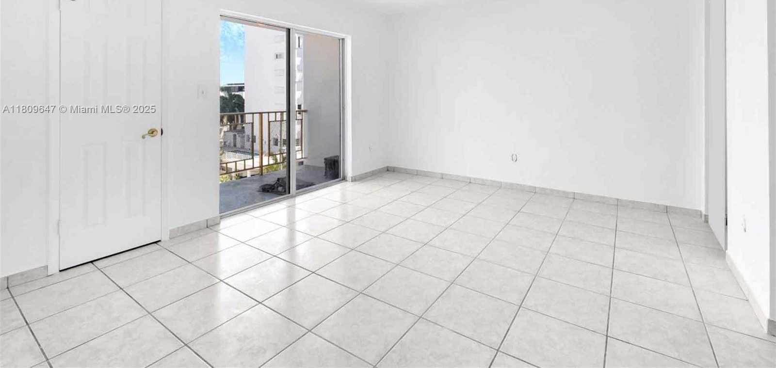 Small Image of 1340 LINCOLN RD #605, Miami Beach Number 5