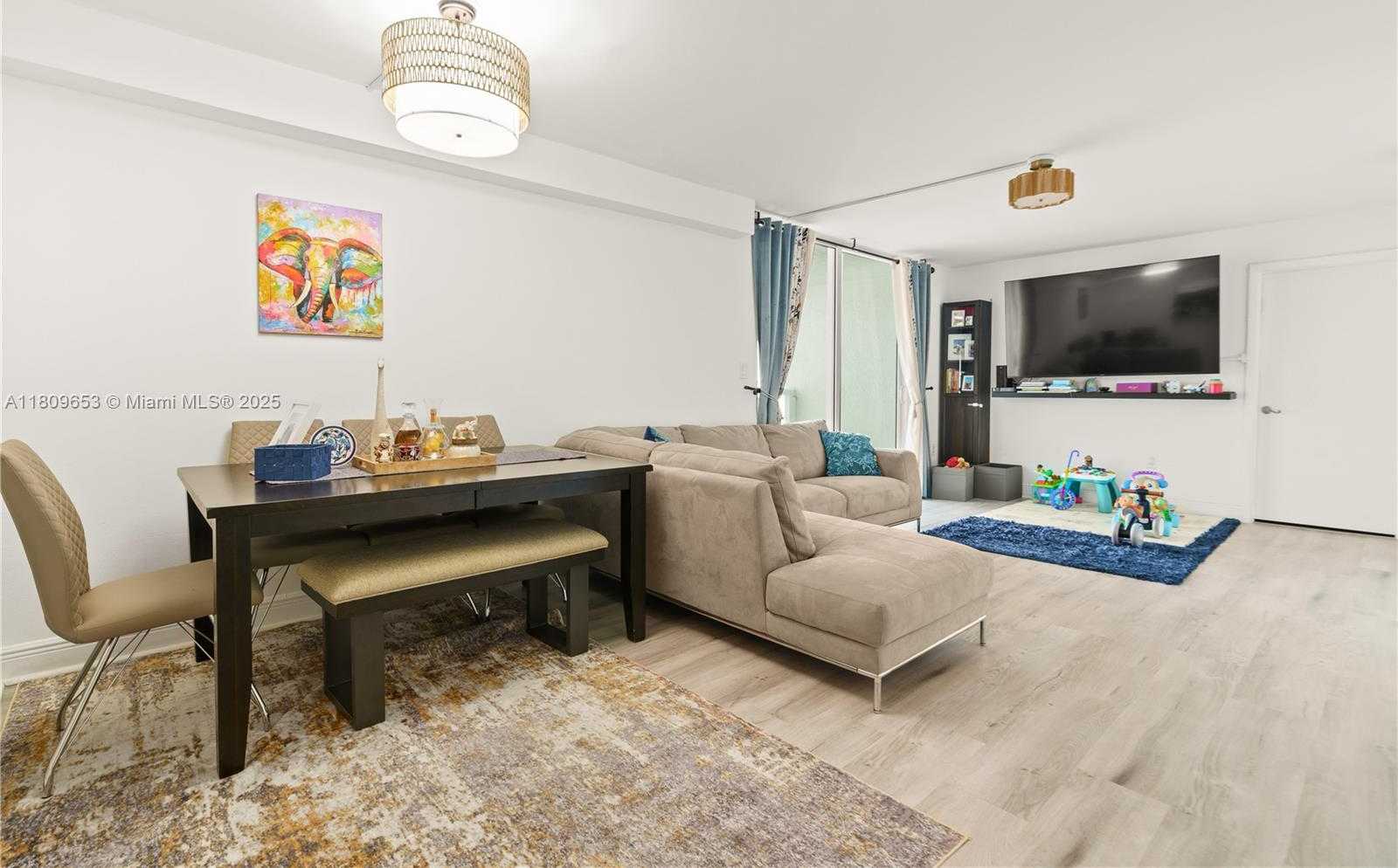 Small Image of 2457 COLLINS AVE #202, Miami Beach Number 11