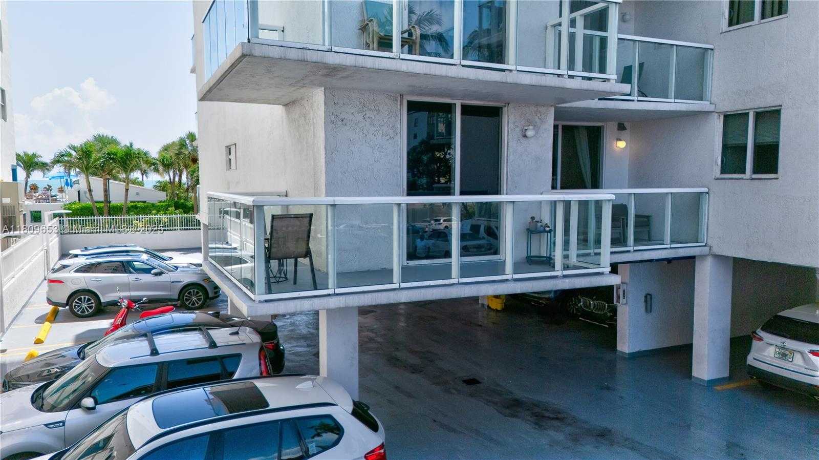 Small Image of 2457 COLLINS AVE #202, Miami Beach Number 21