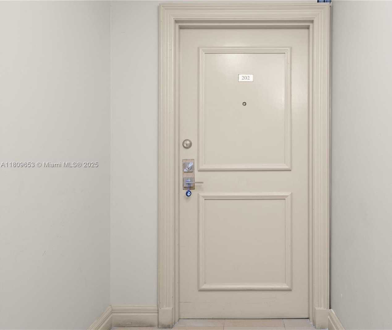 Small Image of 2457 COLLINS AVE #202, Miami Beach Number 27