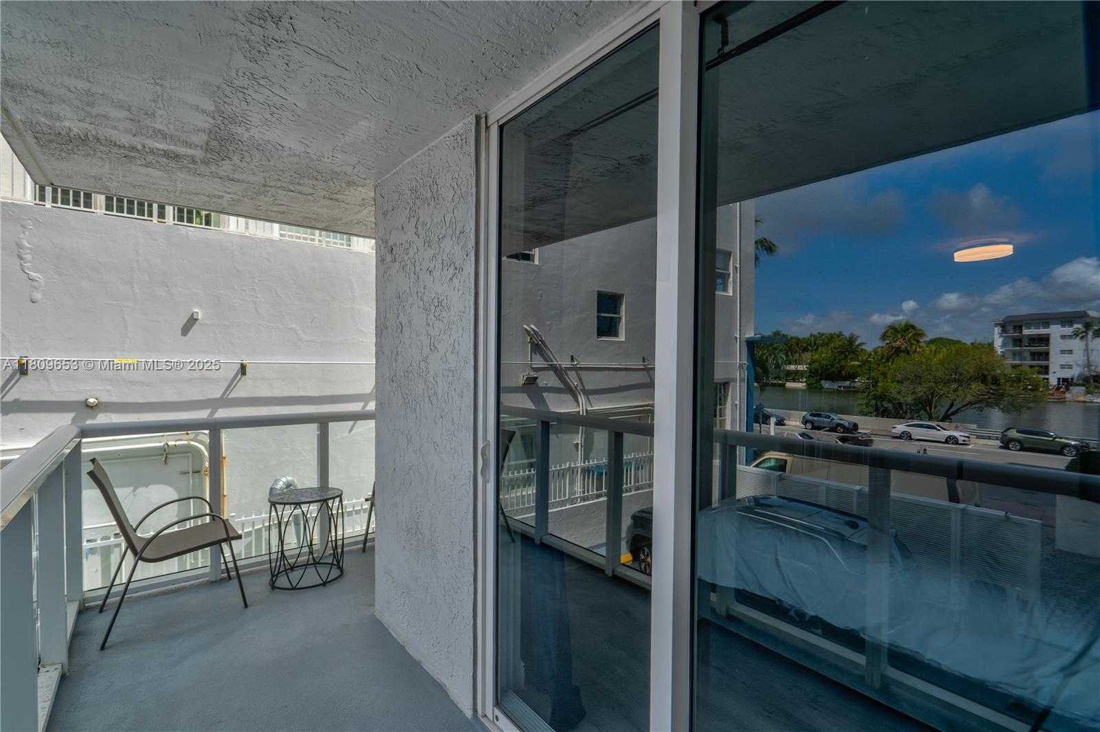 Small Image of 2457 COLLINS AVE #202, Miami Beach Number 31