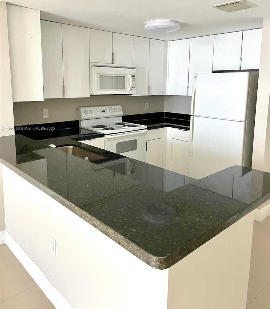 Small Image of 1250 SOUTH MIAMI AVE #2111, Miami Number 4