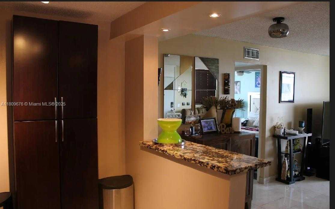 Small Image of 1801 SOUTH TREASURE DR #522, North Bay Village Number 12