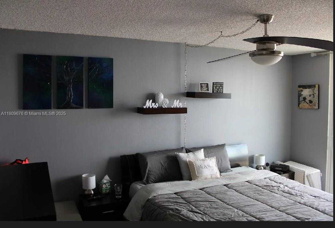 Small Image of 1801 SOUTH TREASURE DR #522, North Bay Village Number 16