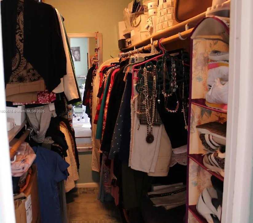 Small Image of 1801 SOUTH TREASURE DR #522, North Bay Village Number 17