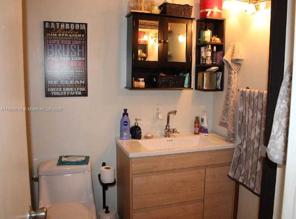Small Image of 1801 SOUTH TREASURE DR #522, North Bay Village Number 19