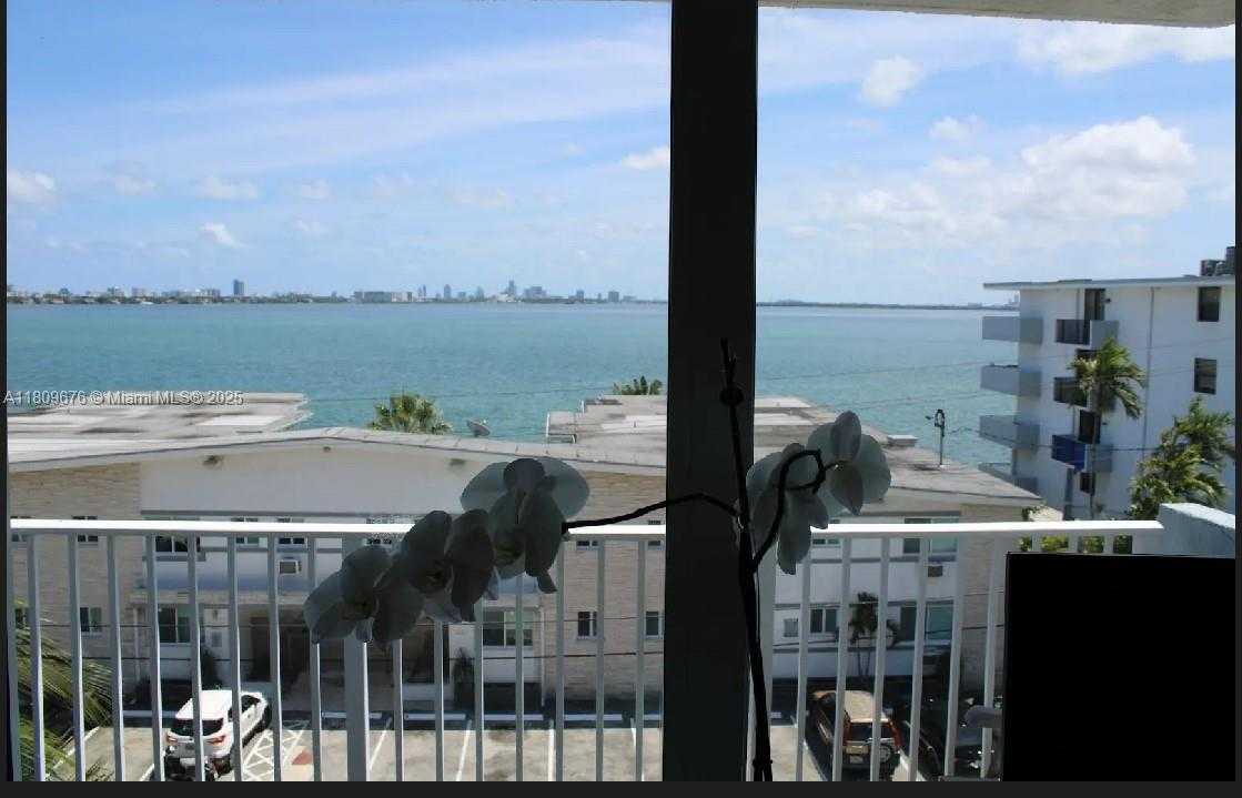 Small Image of 1801 SOUTH TREASURE DR #522, North Bay Village Number 2