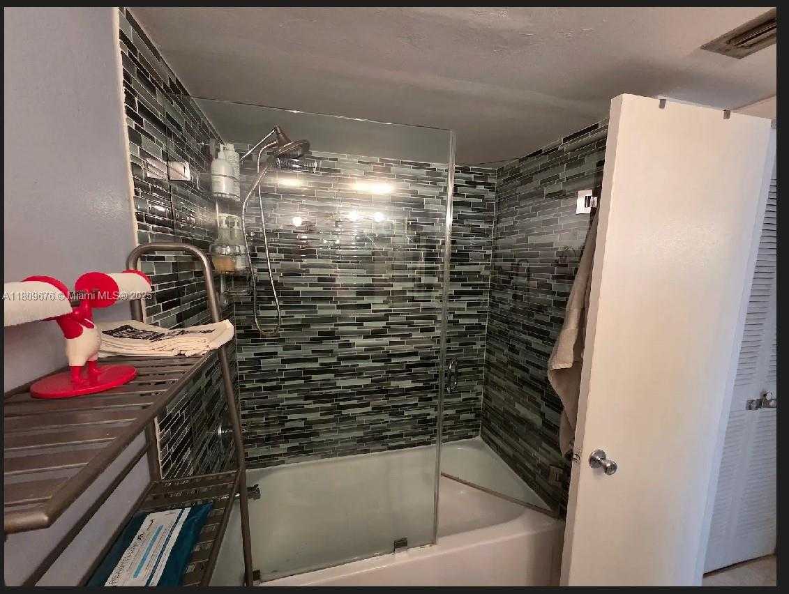 Small Image of 1801 SOUTH TREASURE DR #522, North Bay Village Number 20