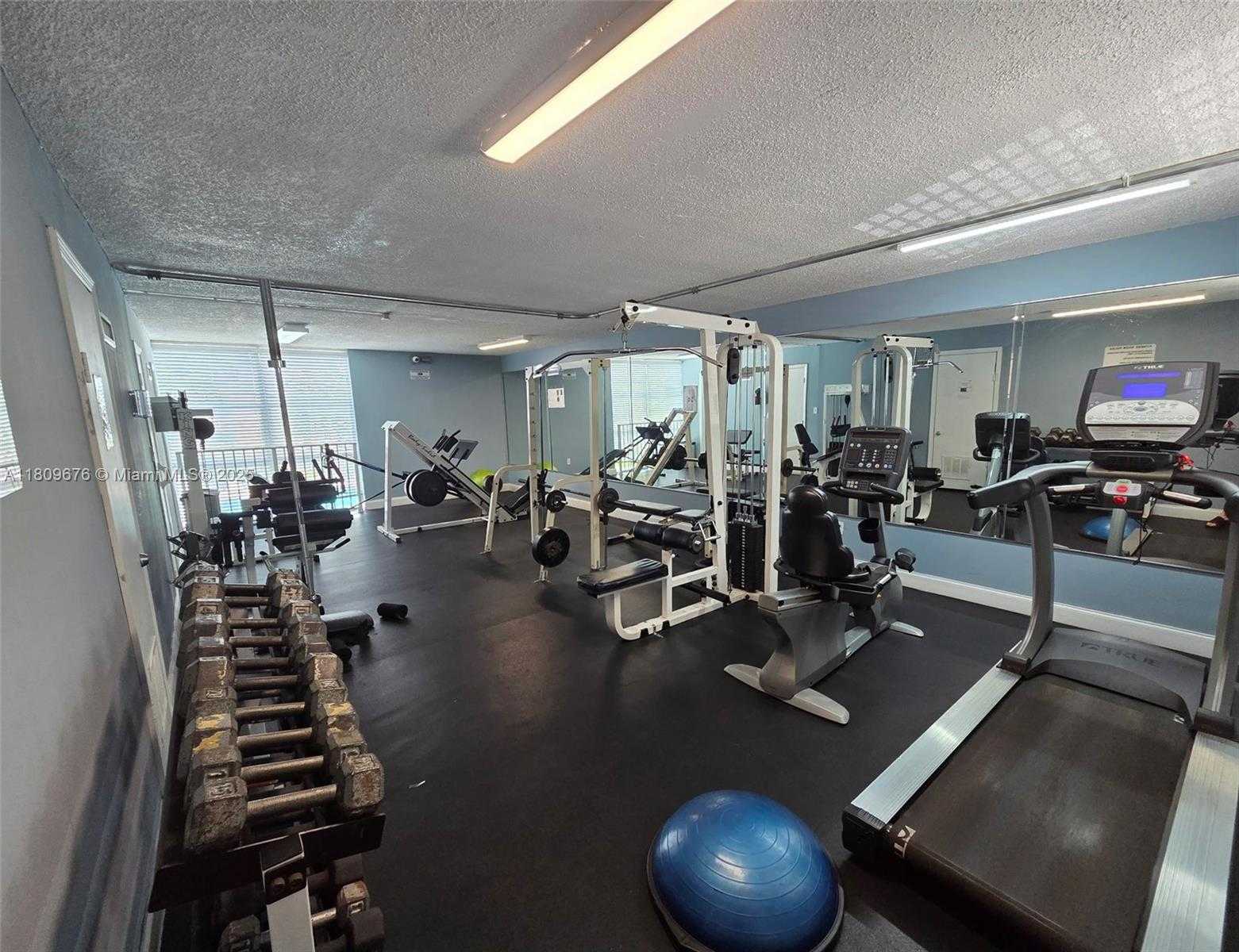 Small Image of 1801 SOUTH TREASURE DR #522, North Bay Village Number 24