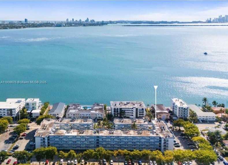 Small Image of 1801 SOUTH TREASURE DR #522, North Bay Village Number 3