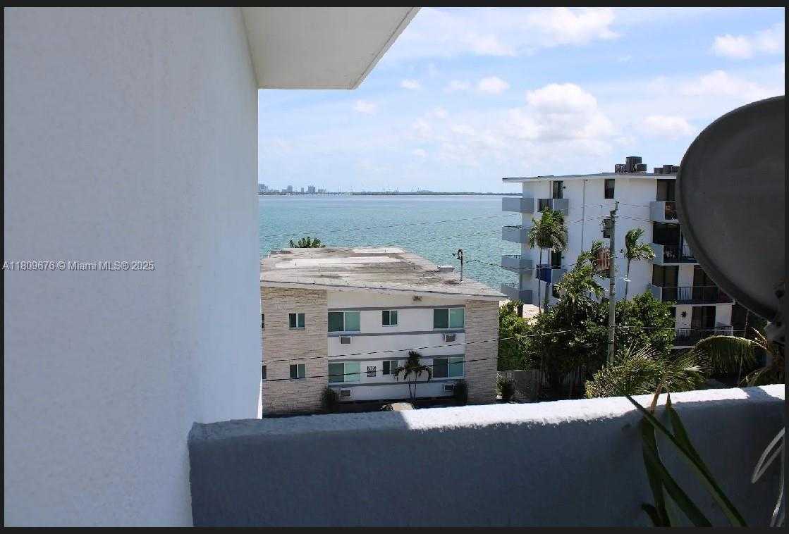 Small Image of 1801 SOUTH TREASURE DR #522, North Bay Village Number 4