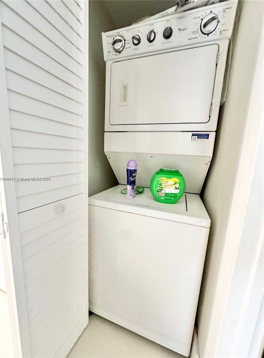 Small Image of 495 BRICKELL AVE #2809, Miami Number 6