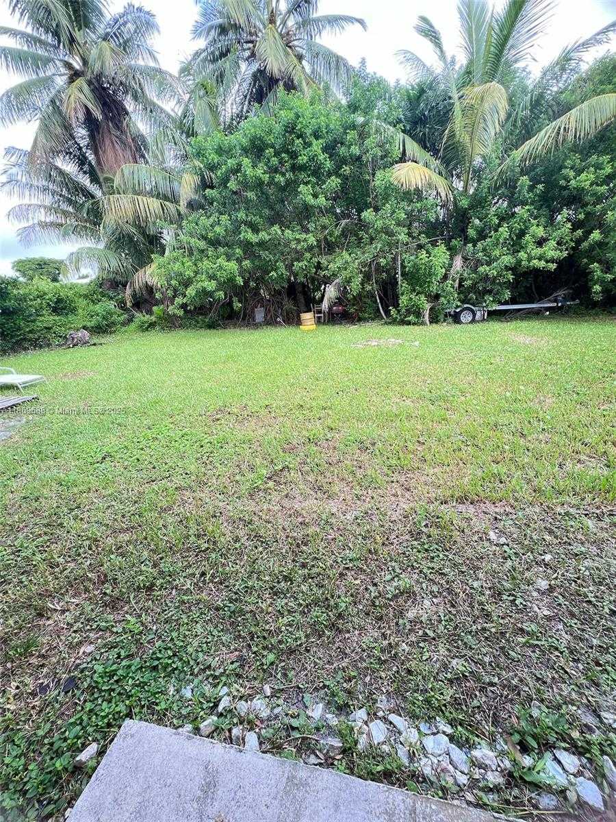 Small Image of 14910 SOUTH RIVER DR #1, Miami Number 3