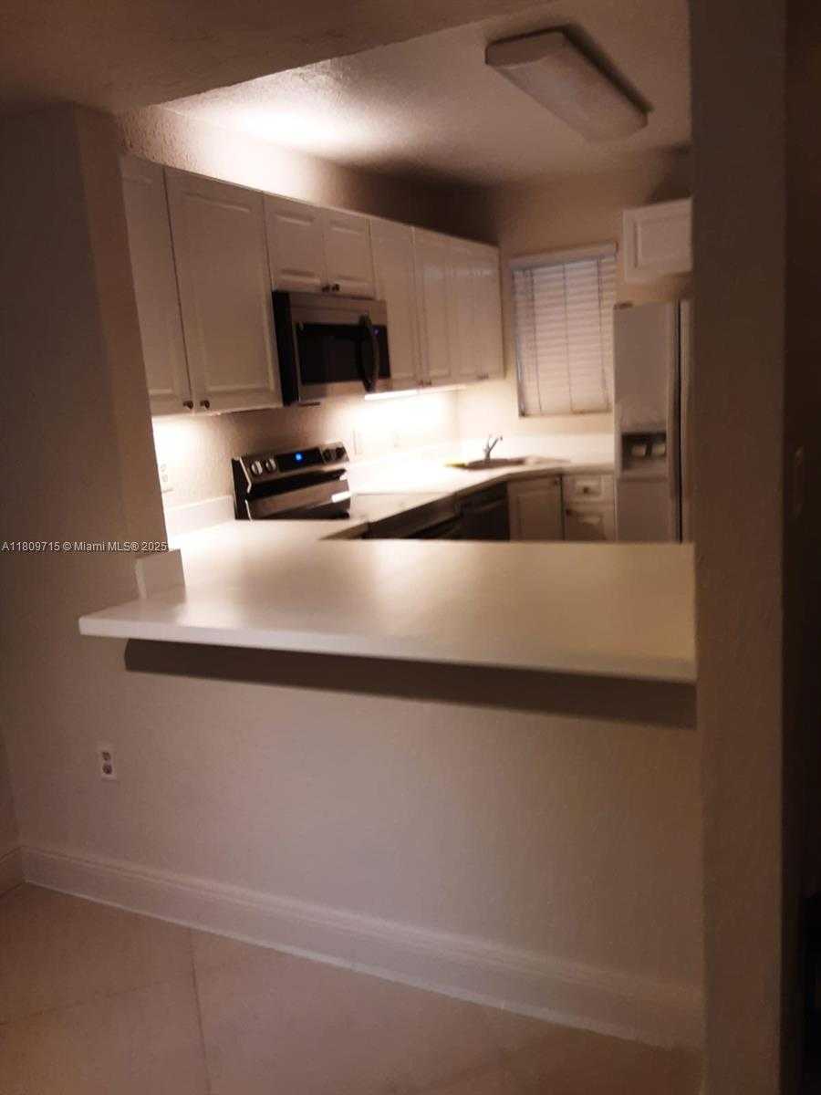 Small Image of 2660 WEST 76TH ST #211, Hialeah Number 3