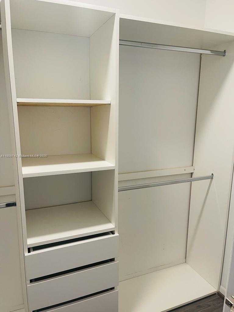 Imagen de Pequeño Objeto