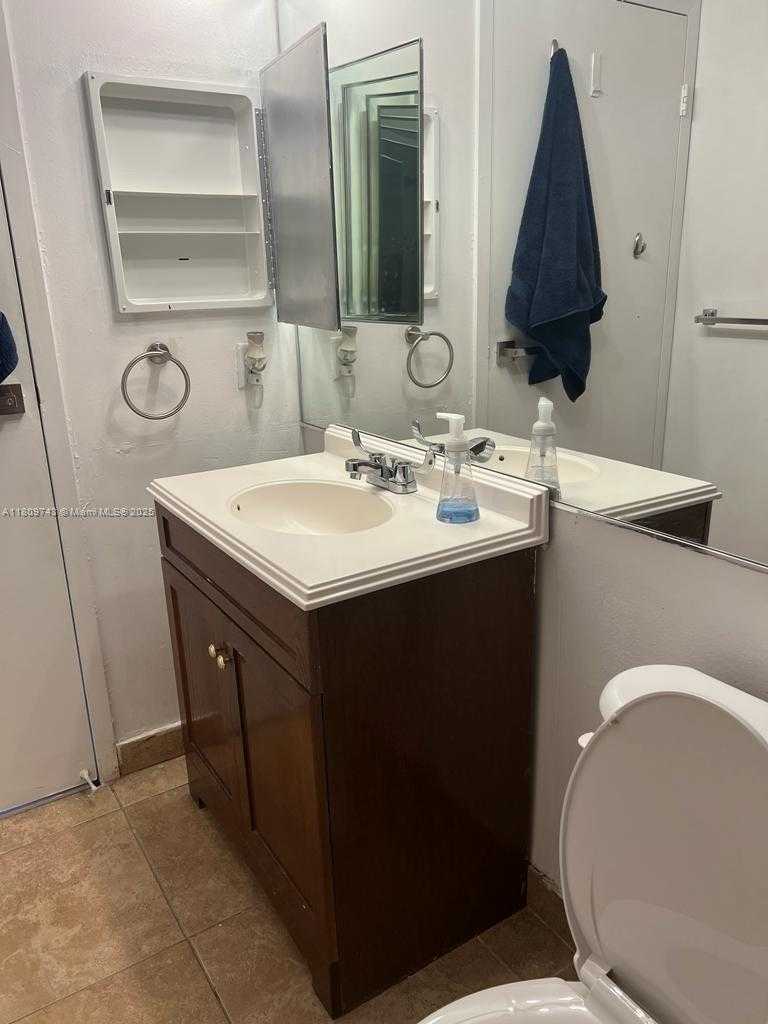 Small Image of 7601 EAST TREASURE DR #1611, North Bay Village Number 5