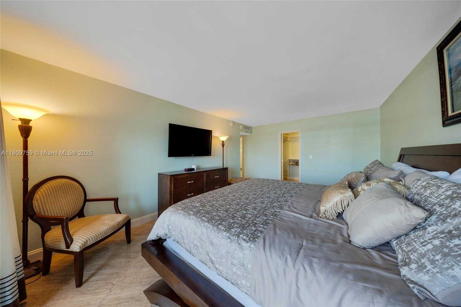 Small Image of 2017 SOUTH OCEAN DR #1004, Hallandale Beach Number 10