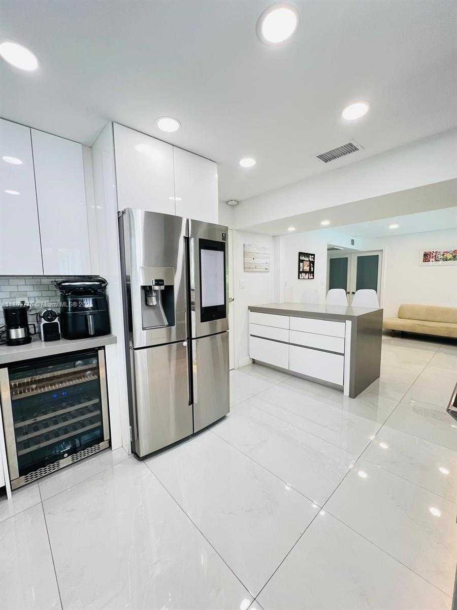 Small Image of 417 ALEDO AVE #417, Coral Gables Number 10
