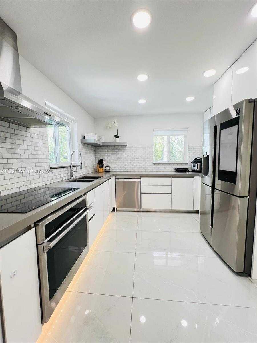 Small Image of 417 ALEDO AVE #417, Coral Gables Number 11