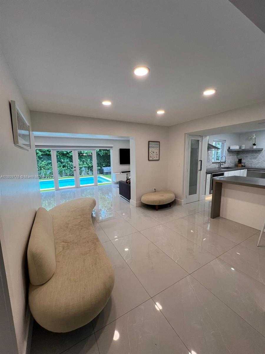 Small Image of 417 ALEDO AVE #417, Coral Gables Number 17