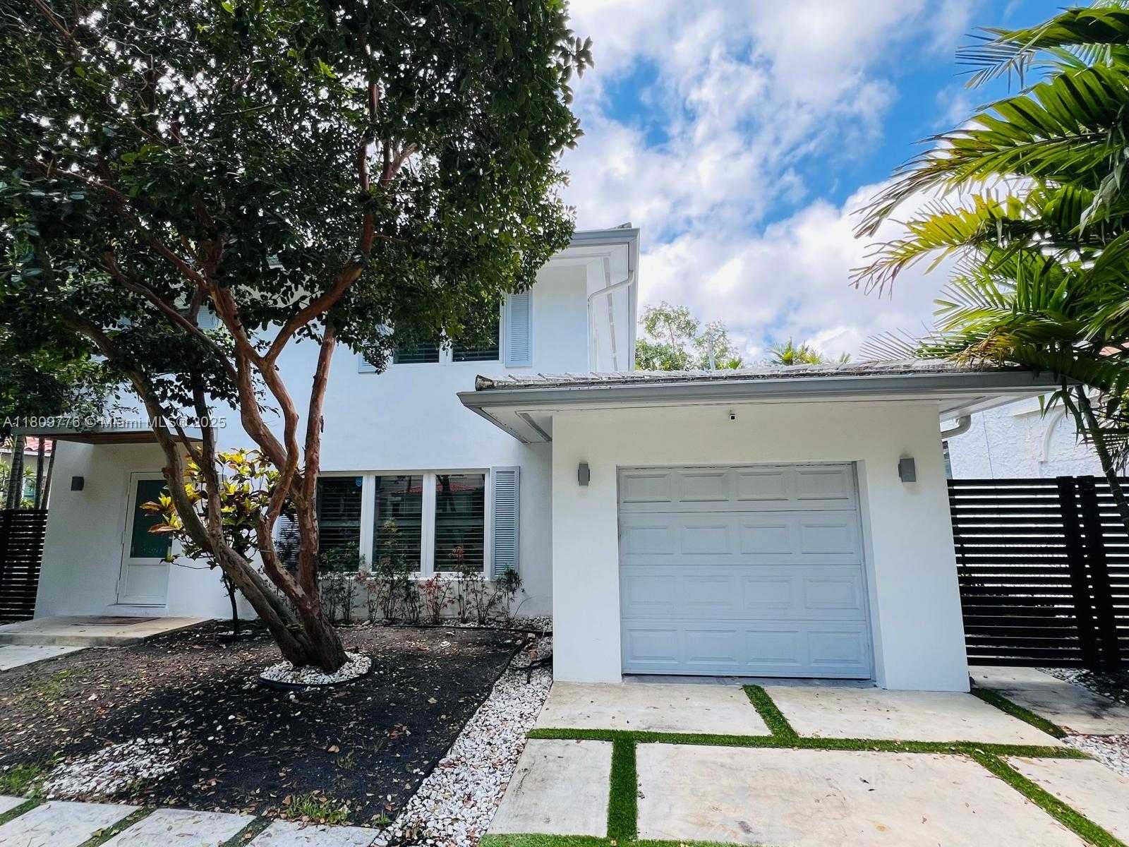 Small Image of 417 ALEDO AVE #417, Coral Gables Number 2