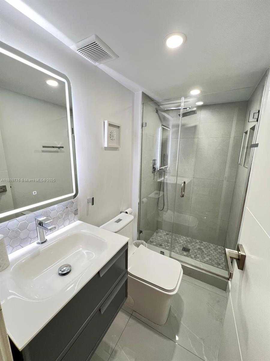 Small Image of 417 ALEDO AVE #417, Coral Gables Number 22